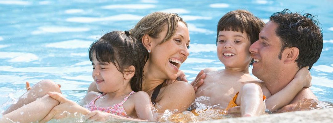 Protege tus ojos del cloro al nadar en piscinas